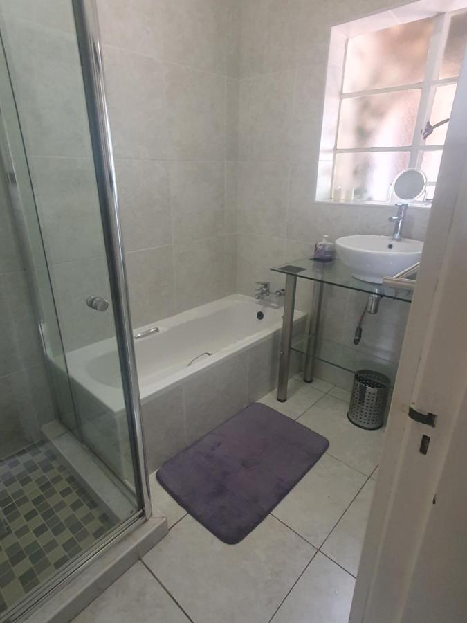 R & R'S Retreat Bed and Breakfast Johannesburg Exteriör bild
